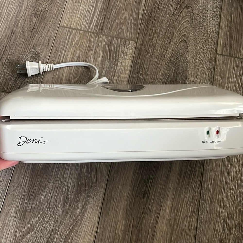 Deni Freshlock vacuum sealer- NEW!! $28